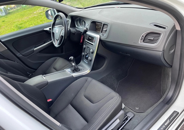 Volvo V60 cena 40900 przebieg: 253000, rok produkcji 2013 z Warszawa małe 781
